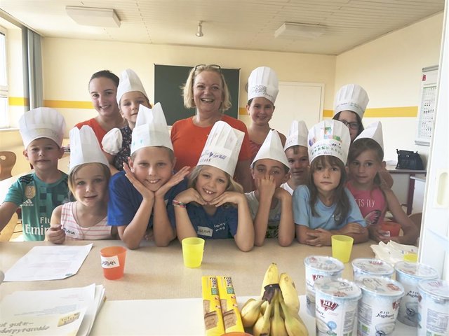 Kleine Köche mit großem Eifer beim 5. Ferienspiel. | Foto: Marktgemeinde Lanzenkirchen (4)