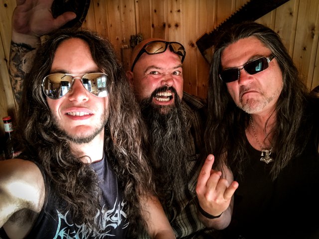 Sind zurück: Michi (Bass), Elmar (Gitarre/Gesang) und Mampe (Drums) sind Disastrous Murmur | Foto: Disastrous Murmur