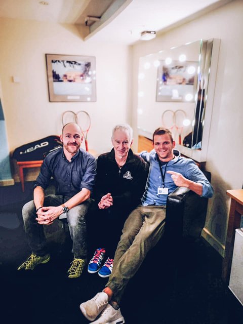 Die beiden Fieberbrunner mit Legende John McEnroe. | Foto: privat