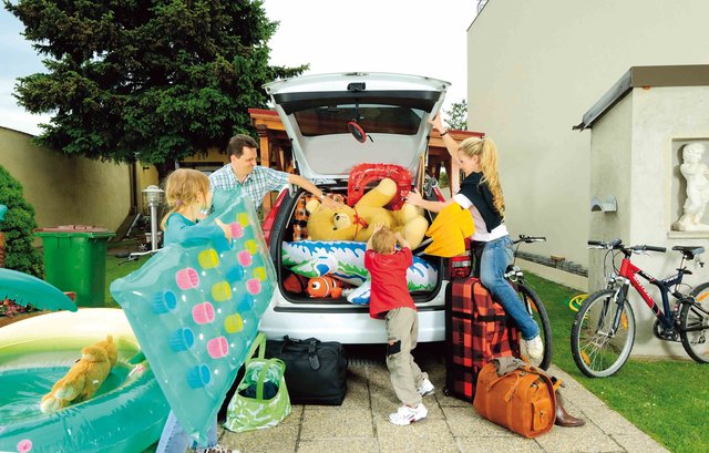 Die Urlaubs-Challenge: Alles muss ins Auto. Öamtc-Leiter Jürgen Schuller und sein Team helfen in Klosterneuburg mit Lade-Tipps. | Foto: ÖAMTC