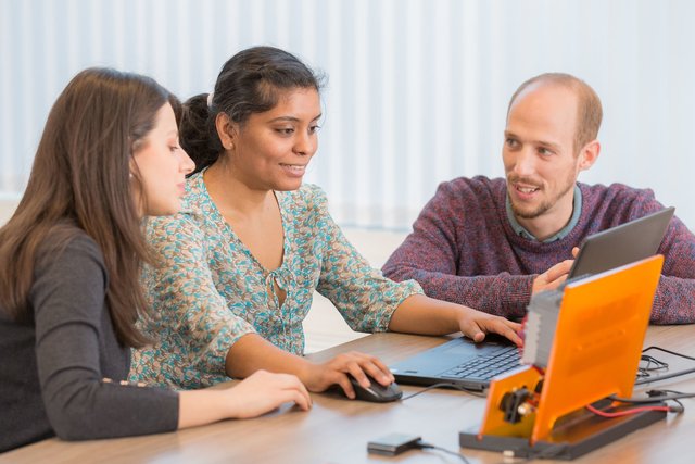 Das B&R-Trainee-Programm Engineering Camp bereitet junge Ingenieure auf ihre Aufgaben im Bereich der Maschinen- und Fabrikautomatisierung vor.