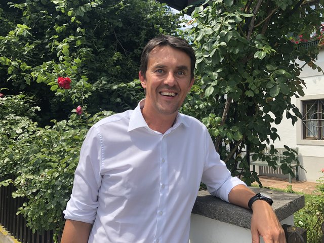 Oskar Kern bringt als Speaker und Autor die Menschen zum Nachdenken.
