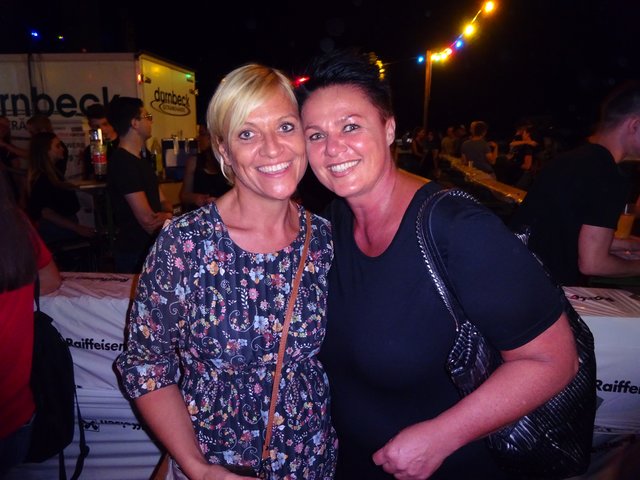 Gute Stimmung bei Freiluftparty