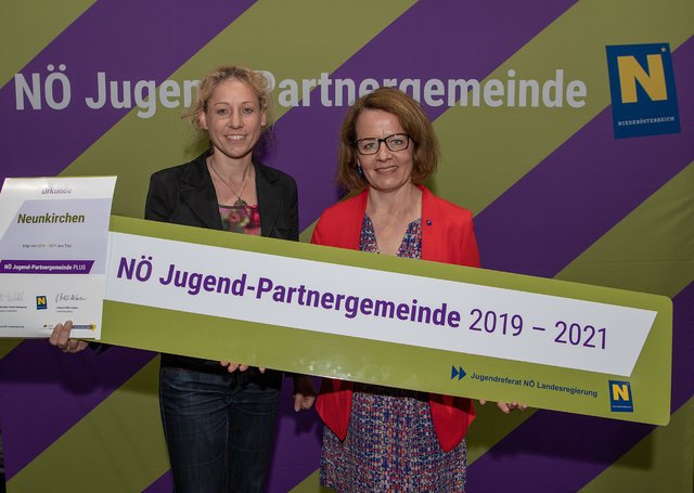 Jugend-Landesrätin Christiane Teschl-Hofmeister (r.) und Jugendgemeinderätin Sabine Mayerhofer.