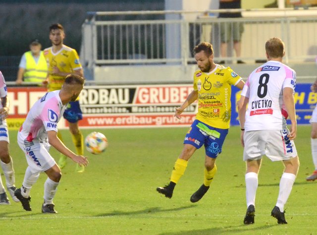 David Schloffer (2. v. r.) brachte im Finish viel Schwung in das Team