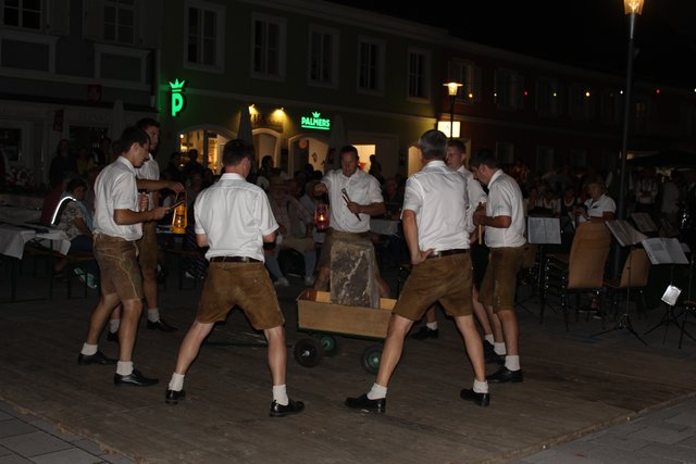 Die Schuhplattler St. Stefan ob Stainz bei ihrem Auftritt.  | Foto: Katrin Löschnig