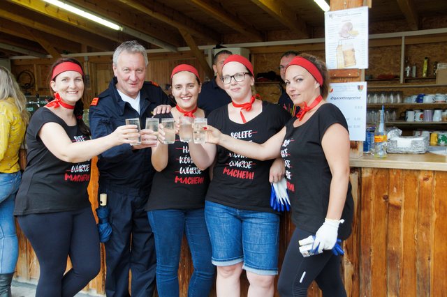 Moch Ma- Andrea Karhofer, Astrid Riegler, Verena Lechner, Kerstin Leiter mit Bgm Alois Riegler