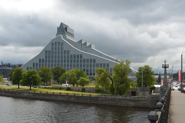 Mit der Nationalbibliothek Riga wurde dem vielbesungenen Lichtschloss ein fulminantes Denkmal gesetzt. | Foto: Schechtner