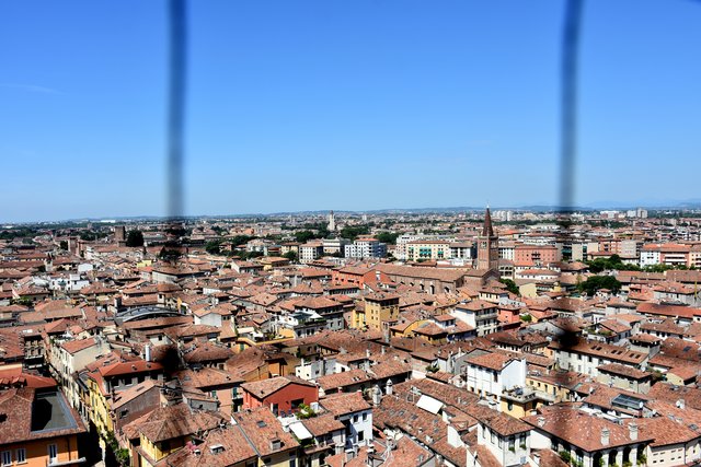  Den Torre Lamberti kann man mit dem Lift  "erklimmen". Man wird mit einem herrlichen Rundblick belohnt