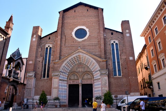 Die gotische Backsteinkirche Sant’Anastasia ist das größte kirchliche Bauwerk in der oberitalienischen Stadt Verona. 
