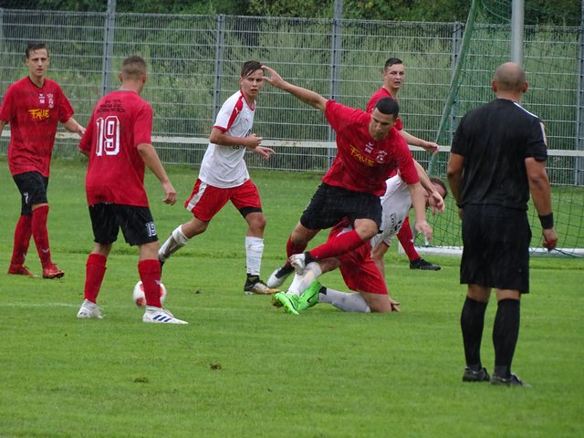 Saso Kovacevic von Maria Gail (rot) war durch nichts zu stoppen......