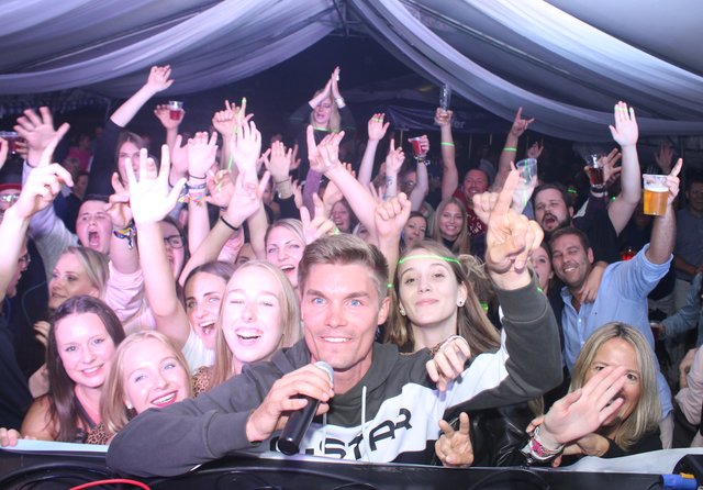 Wo Marco Jägert, besser bekannt als DJ IN-STYLE, auftritt, ist für Stimmung garantiert.