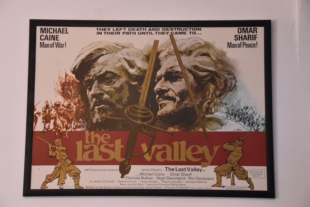 So etwas wie die Dreharbeiten zu "The Last Valley" hat Trins niemals zuvor und auch danach nicht mehr gesehen.