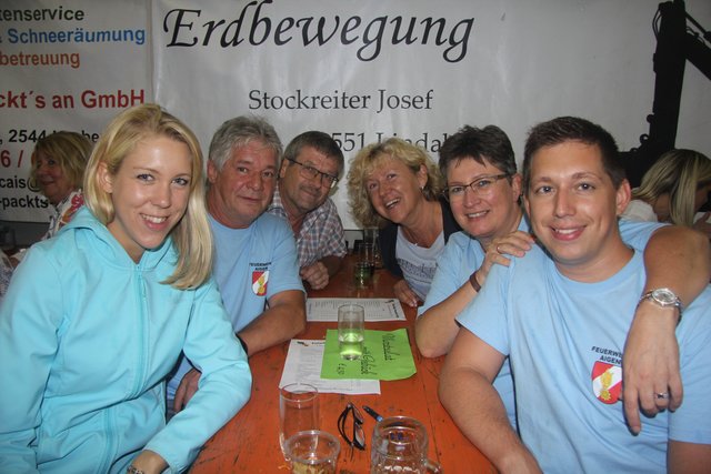 Natalie, Günter, Herbert, Susanne, Susanne und Patrick verbrachten einen lustigen Abend bei der Feuerwehr Aigen.