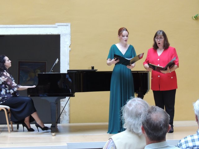 Dalia Oluic´und Iris Engelfried-Meidert mit der großartigen Darbietung "Ich wollt´meine Liebe ergösse sich" von F. Mendelsohn Bartholdy und Dalia Oluic´am Klavier.