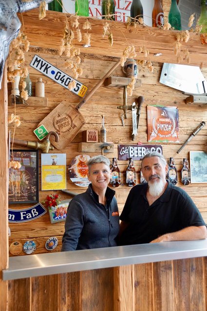 Im "Pinzgau Bräu" in Bruck wird man von Martina und Hans Peter Hochstaffl herzlich empfangen – und mit bestem Bier versorgt.