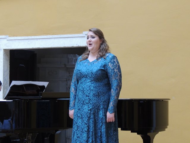 "Träume" von R. Wagner gab es von Sonja Fitzal zu hören. 