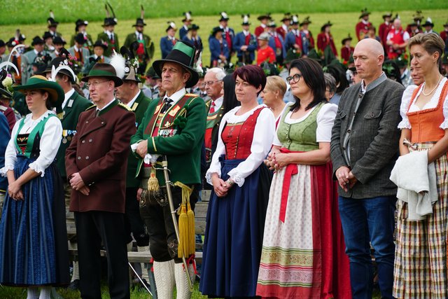 Viele Ehrengäste und höchste Repräsentanten der Schützen waren gekommen. | Foto: Reichel