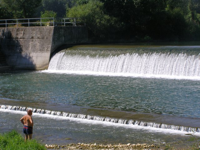 Trotz der Einstufung ist der Badespaß an der Wehr in der Krems ungetrübt. | Foto: BRS