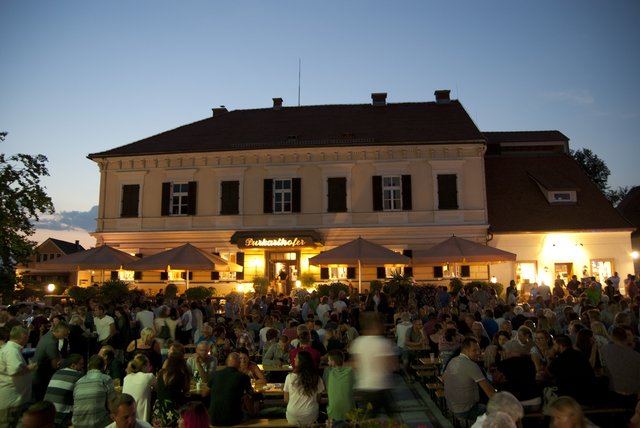 Am Fernitzer Kirchplatz findet am 2.8. ein Dämmerschoppen statt.