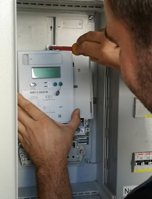Der Einbau des Smart Meters beim Kunden.