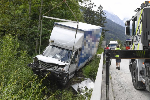 Der Fahrer gab Sekundenschlaf als Unfallursache an. | Foto: zeitungsfoto.at