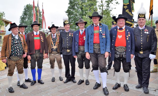 Ehrungen für 50 Jahre: Hans Rothmüller (Going) Bezirkskapellmeister Alois Brüggl, Thomas Schellhorn (St. Ulrich), Albert Erber (Going), Günther Taferner (Fieberbrunn), Erwin Gründler (Kössen), Josef Eder (Hochfilzen), Blasius Wimmer (Waidring), Bezirksobmann-Stv. Stefan Rieser (v. li.). | Foto: Roswitha Wörgötter