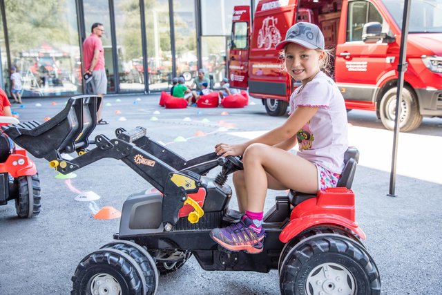 130 Kinder und Jugendliche kamen zum "Techday" ins Lindner-Innovationszentrum nach Kundl, um dort in die Welt der "Technik" einzutauchen. | Foto: Lindner