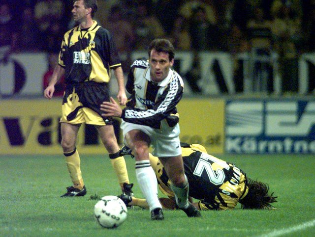 1997 verloren Markus Schupp und Co. in der Quali zum Europapokal der Pokalsieger gegen AEK Athen auswärts mit 0:2. Der Aufstieg gelang nicht. | Foto: GEPA