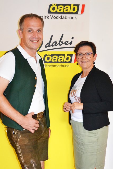 ÖVP-Nationalratskandidat Bürgermeister Christian Mader und ÖAAB-Bezirksobfrau Manuela Gschwandtner freuen sich über die Entgeltfortzahlung für Freiwillige bei Großschadensereignissen.  | Foto: OÖVP/Großruck