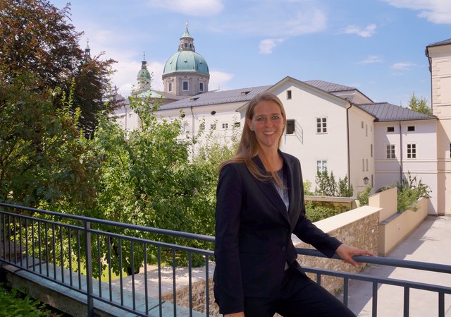 Landesrätin Andrea Klambauer am 13. August im Gespräch mit BB Salzburg Chefredakteurin Julia Hettegger.