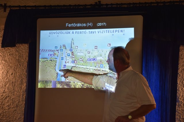 Christian Schuhböck, Sachverständiger für Naturschutz und Landschaftsökologie, zeigte Pläne des Bauprojektes aus dem Jahr 2017 vor. | Foto: Angelika Illedits