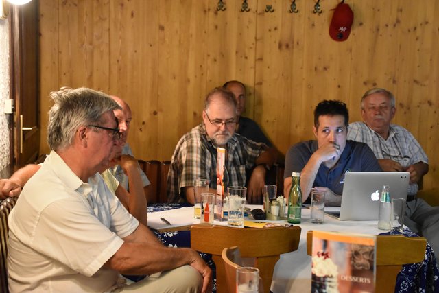 Die ominösen Baupläne in Fertörakos ließen die Wogen in Mörbisch hochgehen. Projektgegner diskutierten am Mittwoch über das Großprojekt. | Foto: Angelika Illedits