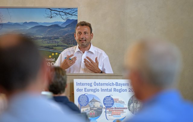 Georg Dettendorfer bei seinem Vortrag zum Transitverkehr.