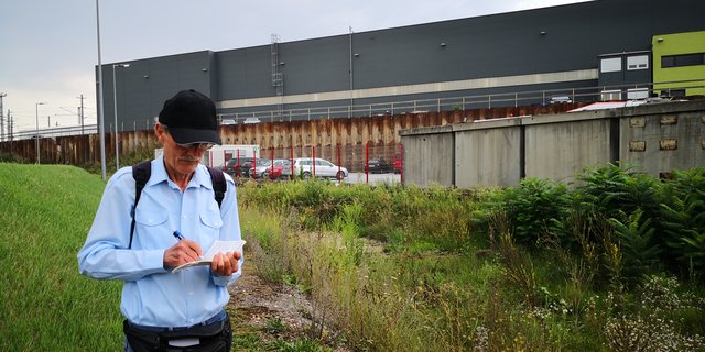 Krötenexperte Franz Huebauer bei der Arbeit. | Foto: BRS/Köck