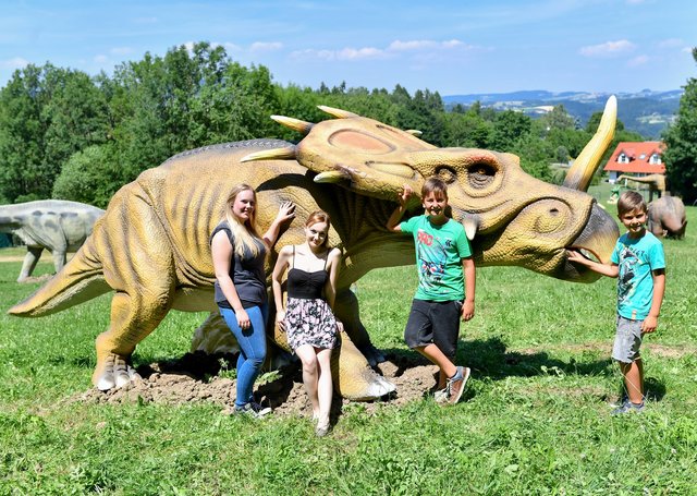 Die Dinosaurier sind los - zu sehen im Gurgltal bei Nassereith.