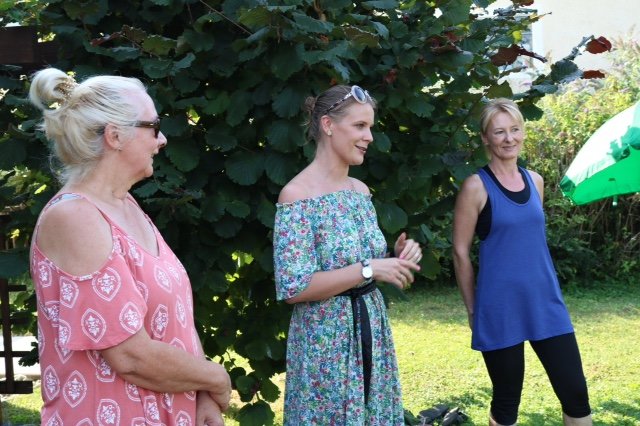 v.l.n.r. Seniorenbund-Obfrau Gerasdorf Susanne Pospischil, Stadträtin Kristina Mandl, Yoga-Lehrerin Andrea Tibitanzl | Foto: Julian Brugger