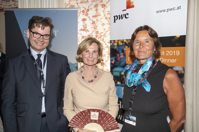 V.l.n.r.: Christoph Neumayer, Generalsekretär der Industriellenvereinigung, PR-Unternehmerin Gabi Spiegelfeld und Christine Catasta, Senior Partner PwC Österreich beim Welcome Dinner.