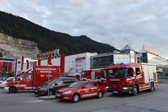 Gegen 19:50 Uhr kam es in einem Geschäft in Wörgl zum Austritt eines Kältemittels.