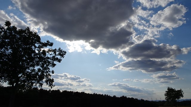 Titelbild: Eindrucksvolle Wolkenformationen über Hornstein und Wimpassing/Leitha