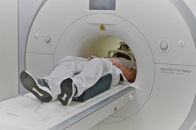 Statt wie bisher 48 Stunden lang können im Krankenhaus Güssing nun 70 Wochenstunden lang MRT-Untersuchungen vorgnommen werden.
