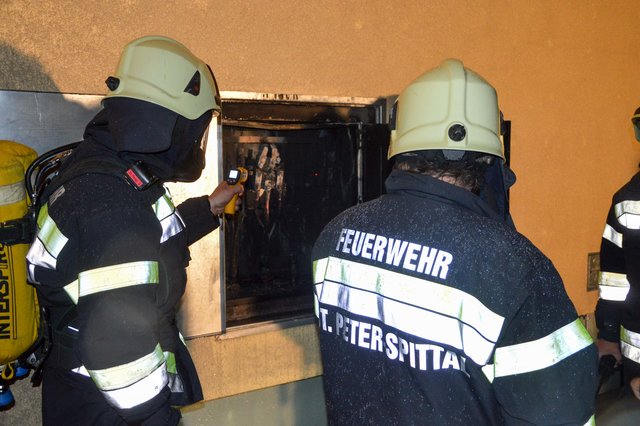 Ein Blitz schlug in ein Mehrparteienhaus ein, im Verteilerkasten kam es zu einem Brand | Foto: FF Spittal
