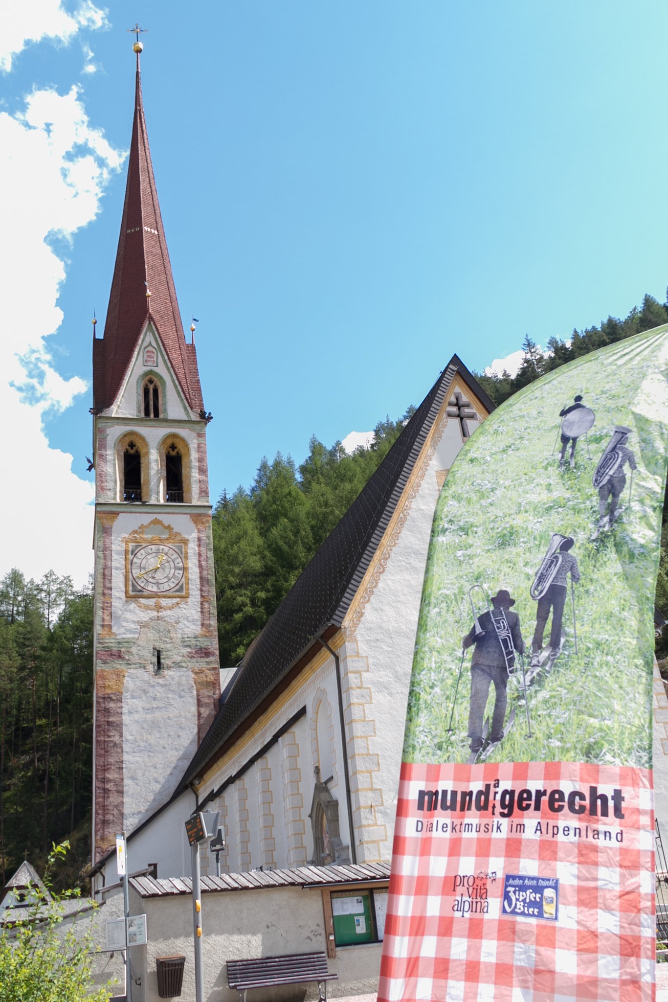 Traditionelles Gasthaus in Lngenfeld / tztal. Historie und Moderne treffen heute aufeinander und gehen ein interessantes, harmonisches Wechselspiel ein. Gasthaus Mesner Stuben