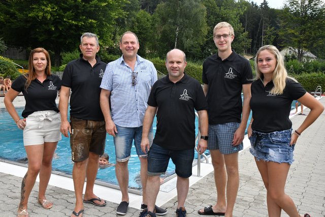 Das Veranstaltungsteam, Verein "Waxenberg-Aktiv" mit Bürgermeister Josef Rathgeb (zweiter von li).
