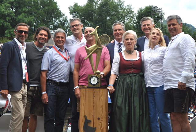 Gruppenbild mit Damen und Pokal! | Foto: Kogler