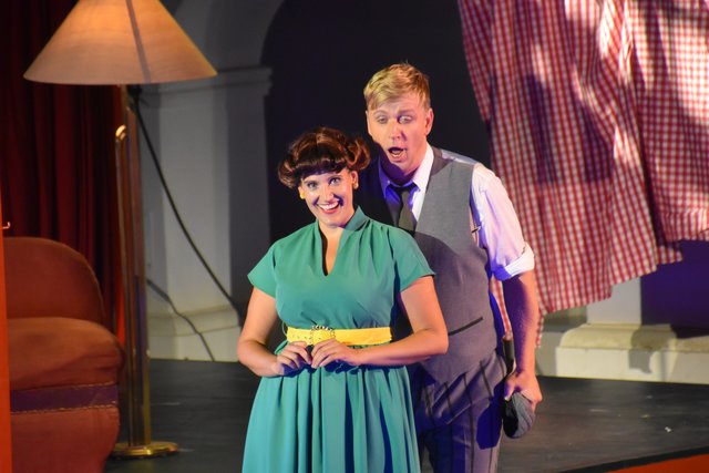 Nancy (Sarah Laulan) und Plumkett (Andreas Mattersberger) mit Anlaufschwierigkeiten. | Foto: Martin Wurglits