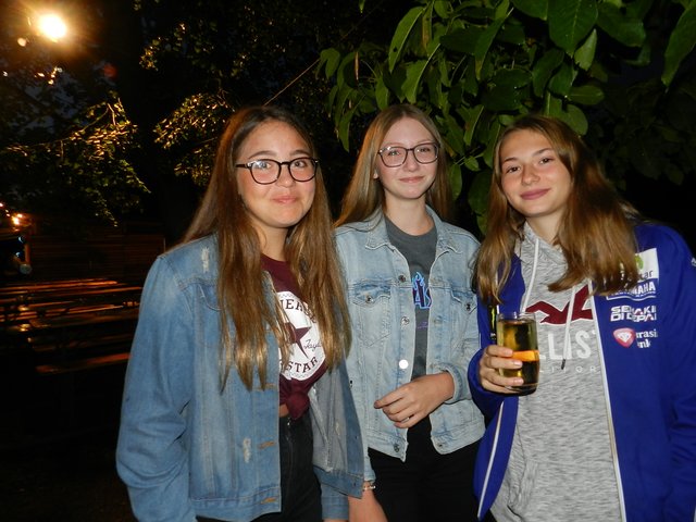 Sellina Schwarz, Nadine Schnopp, johanna Latzelberger
Feiert gemeinsam am Feuerwehrfest