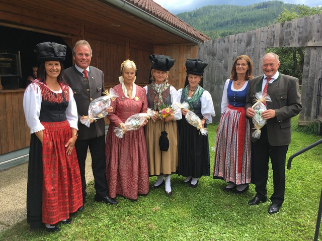 v.l. Obfrau Susanne Janz, Karl Huber, Hannelore Maurer, Irmgard Pobaschnig, Inge Auer, Waltraud Regenfelder und Bgm. Josef Kronlechner