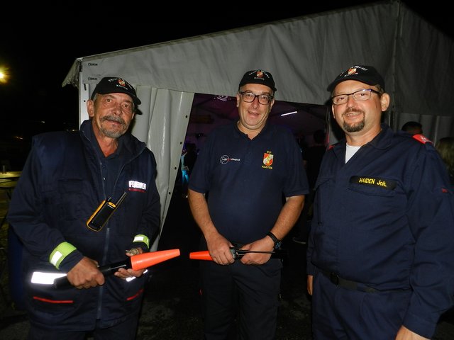 Johannes, Eduard Gutscher , Johann Haiden sorgten dafür  das jeder einen Parkplatz am Fest fand