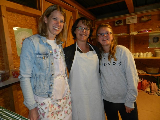 Petra Scheriau, Nina Knapp, Sophie Hinterwallner
hatten dienst in der Kaffebar wo es viele Süssigkeiten dazu gab
